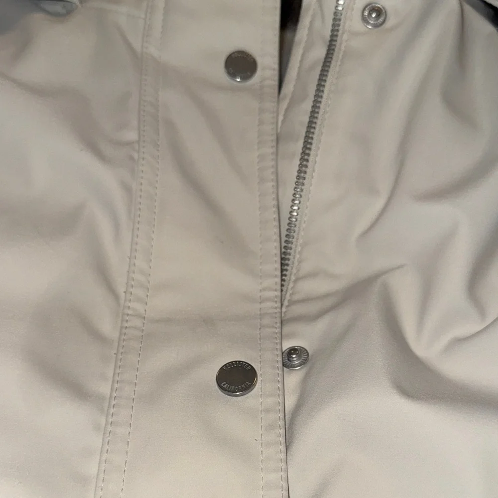 Hollister Cream Bomber Jacket with Faux Fur Hood Sz M - Picture 16 of 16